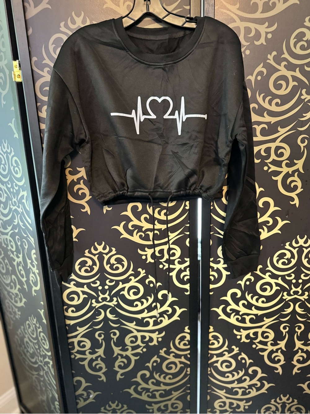 Black Cropped Sweatshirt with Heartbeat Graphic - Unbranded
